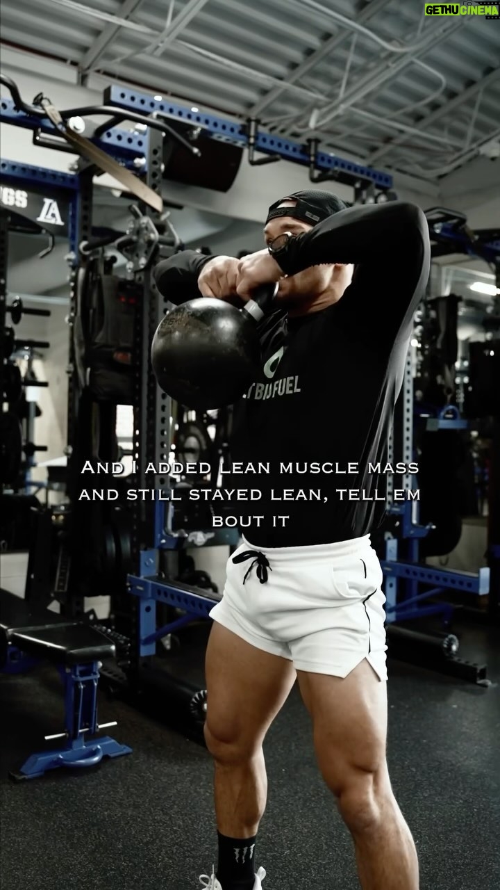 Michael Chandler Instagram - 🚨NEW PROGRAM ALERT🚨 - Myself and @jholt_athelite went into a BULKING phase to add a little lean muscle mass and we decided to make it into a program for our @walkonfitness community. - So if you’re looking to add muscle mass while also stay lean and be what we like to call an “ATHELTIC MEATHEAD,” you’re going to want to try our 4-week BULKING PROGRAM. - Join our @walkonfitness community today. - Walk On. - See you at the top! Nashville, Tennessee