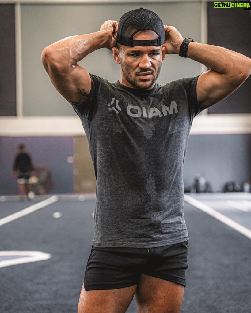 Michael Chandler Instagram - Why we pursue something is more important than what we pursue. Keep pursuing. - It’s almost that time to make a resolution for change. My full supplement stack is with @oiamperformance - get it! - Walk On. - See you at the top!