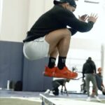 Michael Chandler Instagram - #workoutoftheday - explosions in the thigh. - Walk On. - See you at the top!
