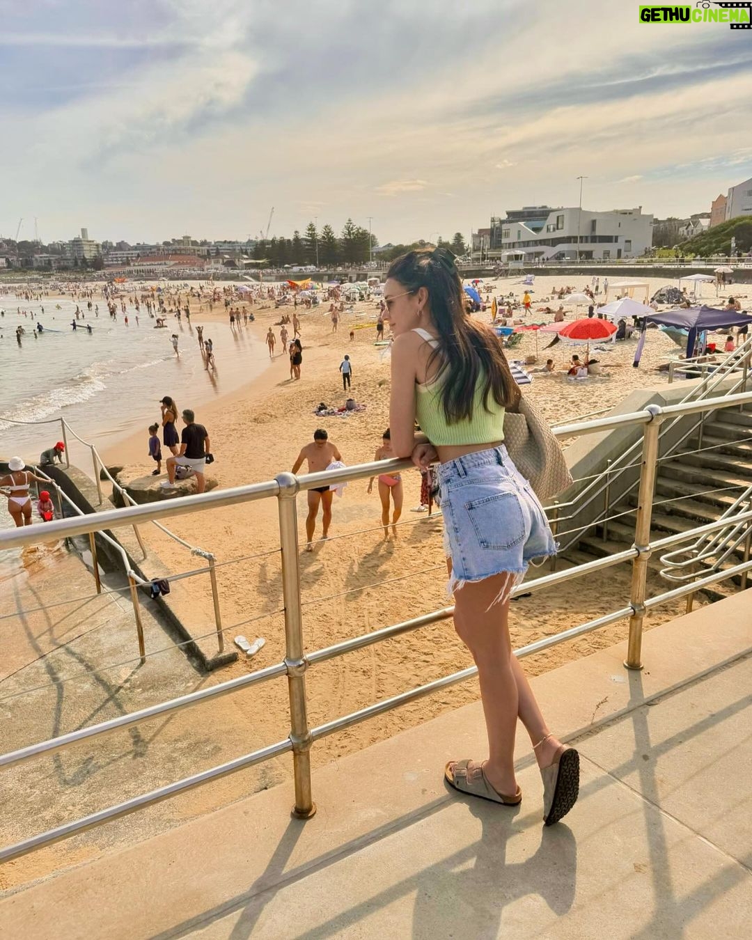 Michelle Keegan Instagram - If only every weekend was a bank holiday weekend 🙌🏽☀️🌊🏖️🍷🍣🍦🎶