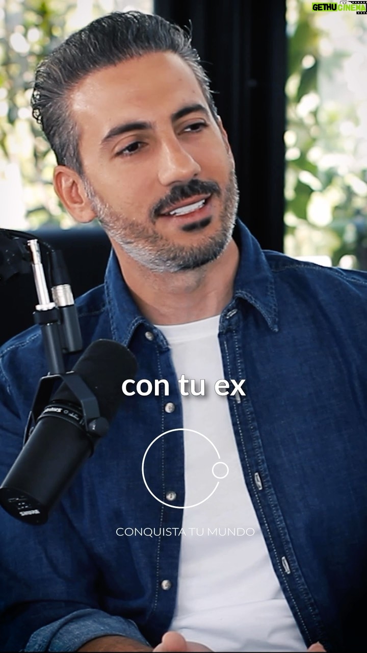 Michelle Renaud Instagram - Tu ex no es lo importante, entender eso es madurar ยฟestรกs de acuerdo? Comenta โSIโ ๐ El episodio completo puedes verlo en el link de mi perfil ๐๐ป @johnnyabraham._ o comenta PODCAST y te lo mando por mensaje ๐