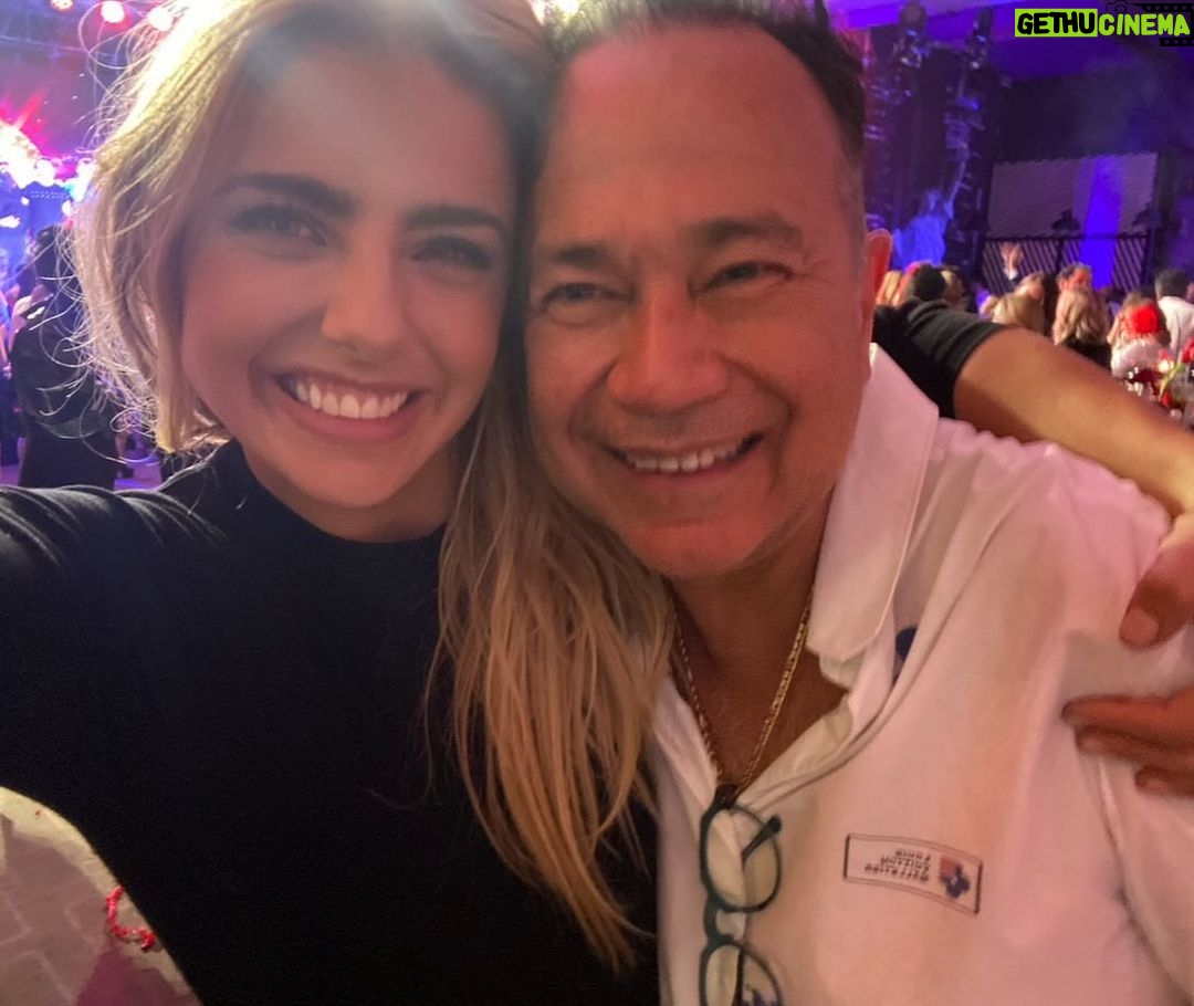 Michelle Renaud Instagram - Te quiero para siempre ♥️ eso! Mis condolencias para tus hijos,tu familia y todas las personas a las que te les metiste al corazón con esa personalidad tan única. Gracias por las risas, JV , y los muchos consejos que siempre me diste. Vuela alto mi producer !! 🤍