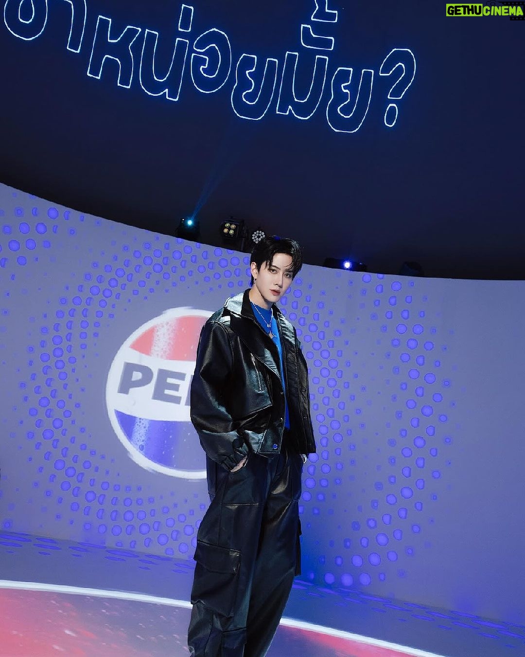Mike Angelo Instagram - New Era Same Great taste!! @PepsiThai ครั้งนี้พิเศษกว่าเคย เพราะเค้าชวนไมค์ มาสัมผัสความซ่ากันในงาน PEPSI INTO THE NEW ERA เปิดสู่โลกใหม่ของเป๊ปซี่กับ IMMERSIVE GLOBE 360 Visual & Sound Interactive เพื่อฉลองโลโก้ใหม่ ใครมางานนี้รับรองได้คอนเทนต์เต็มๆ เหมือนได้โลดแล่นไปในความซ่าแบบเป๊ปซี่ จองบัตรเข้าชม PEPSI IMMERSIVE GLOBE ได้แล้วตั้งแต่วันที่ 25 กุมภาพันธ์ - 3 มีนาคม 2567 ที่ลานเซ็นทรัลเวิลด์ แค่แอด LINE @Pepsi จองฟรี! ไม่มีค่าใช้จ่าย #PEPSIINTOTHENEWERA #เป๊ปซี่ซ่าหน่อยมั้ย Bangkok, Thailand