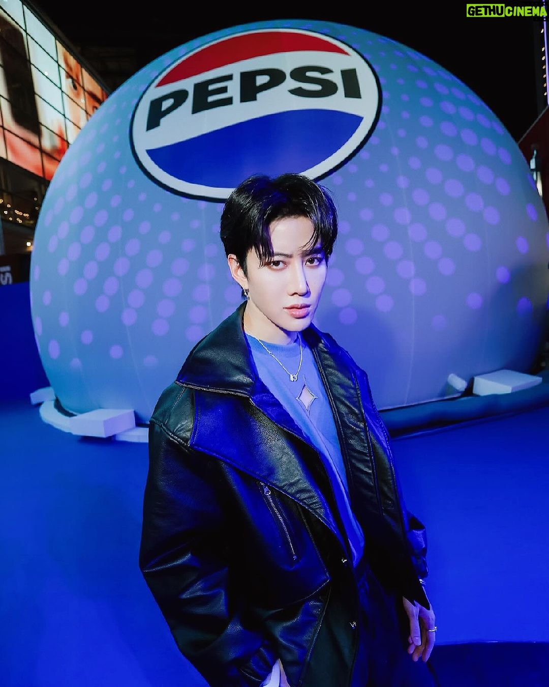 Mike Angelo Instagram - New Era Same Great taste!! @PepsiThai ครั้งนี้พิเศษกว่าเคย เพราะเค้าชวนไมค์ มาสัมผัสความซ่ากันในงาน PEPSI INTO THE NEW ERA เปิดสู่โลกใหม่ของเป๊ปซี่กับ IMMERSIVE GLOBE 360 Visual & Sound Interactive เพื่อฉลองโลโก้ใหม่ ใครมางานนี้รับรองได้คอนเทนต์เต็มๆ เหมือนได้โลดแล่นไปในความซ่าแบบเป๊ปซี่ จองบัตรเข้าชม PEPSI IMMERSIVE GLOBE ได้แล้วตั้งแต่วันที่ 25 กุมภาพันธ์ - 3 มีนาคม 2567 ที่ลานเซ็นทรัลเวิลด์ แค่แอด LINE @Pepsi จองฟรี! ไม่มีค่าใช้จ่าย #PEPSIINTOTHENEWERA #เป๊ปซี่ซ่าหน่อยมั้ย Bangkok, Thailand