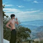 Mike Angelo Instagram - ดอยช้างหนาวมาก💙🥶 #BalaVillaDoichang #บาลาวิลล่าดอยช้าง Bala Villa Doichang