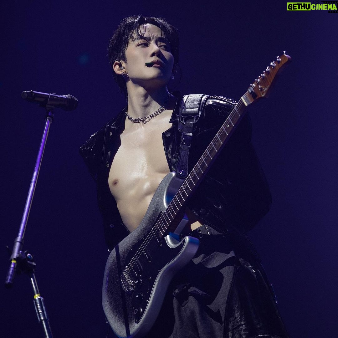 Mike Angelo Instagram - ยังมูฟออนไม่ได้เลยทำไงดี🖤 #golfmike #กอล์ฟไมค์ #golfmikebouncetothefutureconcert #golfmikefirstreunion Bangkok, Thailand