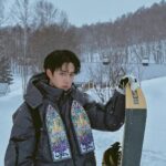 Mike Angelo Instagram - คลิปสุดท้ายบอกเลยหัวทิ่มไปไม่รู้ตั้งกี่รอบ มือใหม่คับคราวหน้าเอาใหม่นะ🤭🥶 . . . #m1keangelo #reels #reelsinstagram #fyp #fypシ #foryoupage #foryou #asian #instagram #instagood #ไมค์พิรัชต์ #snowboarding #ski #winter