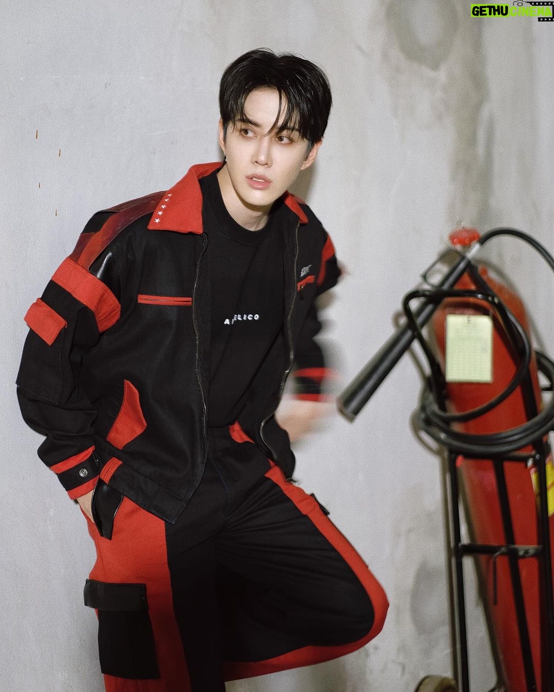 Mike Angelo Instagram - โซเดี่ยมคลอไรด์ เดียวดาย call me 🤣 ❤️🖤❤️🖤 @angelico_official coming soon… . . . . #m1keangelo #reels #reelsinstagram #fyp #fypシ #foryoupage #foryou #asian #instagram #instagood #ไมค์พิรัชต์ #angelico Bangkok, Thailand
