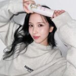 Mina Myoui Instagram - 桜の季節になりましたね🌸SK-IIが3月15日に発売する、メゾンキツネとコラボした春にぴったりな限定ピンクボトルでお肌をケアしてね💖 Spring has come 🌸! SK-II has partnered with Maison Kitsune again ♡ #PR #SKII #SKIIxMAISONKITSUNE #SKIIxMINA