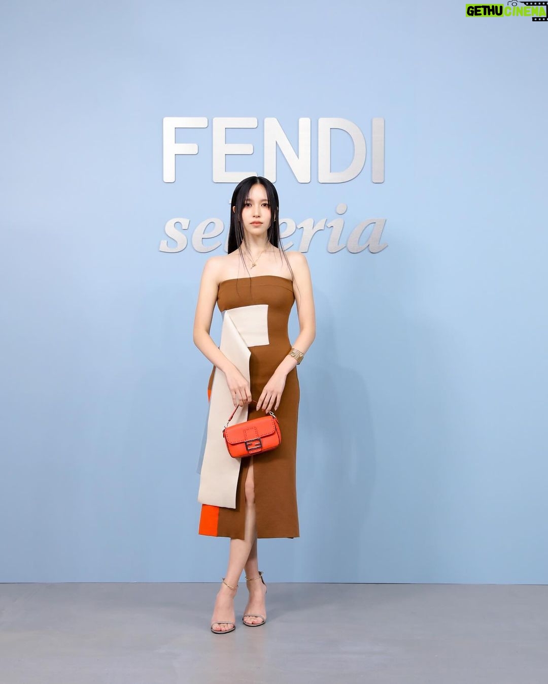 Mina Myoui Instagram - Fendi Selleria ポップアップにお邪魔しました!レザー職人の作業が目の前で見れたり貴重な体験ができるポップアップでとても素敵でした💛 @fendi #FENDI #FendiSelleria #PR #JAPAN