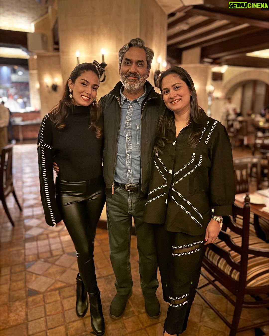 Mira Rajput Instagram - Decembering.. basically food, family and food with family 🫶🏻