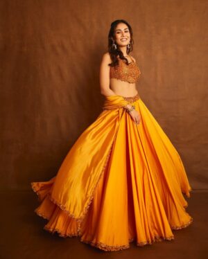 Mira Rajput Instagram - Ladoo peela