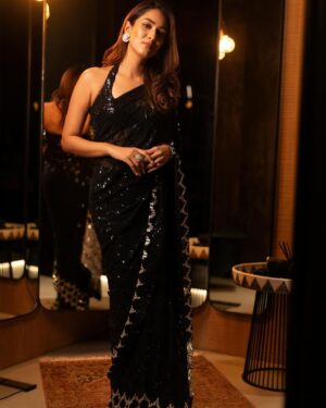 Mira Rajput Instagram - Gur Nalon Ishq Mitha 💋
