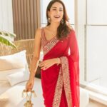 Mira Rajput Instagram - Galli mein chand nikla 🌙 Custom @punitbalanaofficial draped by my favourite @dolly.jain @amrapalijewels @thepinkpotli @mohitrai @ruchikrishnastyles @hairbysanjanag 📷@nupuragarwal__