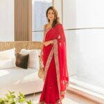 Mira Rajput Instagram - Galli mein chand nikla 🌙 Custom @punitbalanaofficial draped by my favourite @dolly.jain @amrapalijewels @thepinkpotli @mohitrai @ruchikrishnastyles @hairbysanjanag 📷@nupuragarwal__
