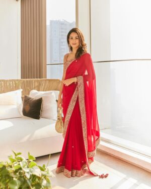 Mira Rajput Instagram - Galli mein chand nikla 🌙

Custom @punitbalanaofficial draped by my favourite @dolly.jain 
@amrapalijewels @thepinkpotli 

@mohitrai @ruchikrishnastyles @hairbysanjanag 

📷@nupuragarwal__