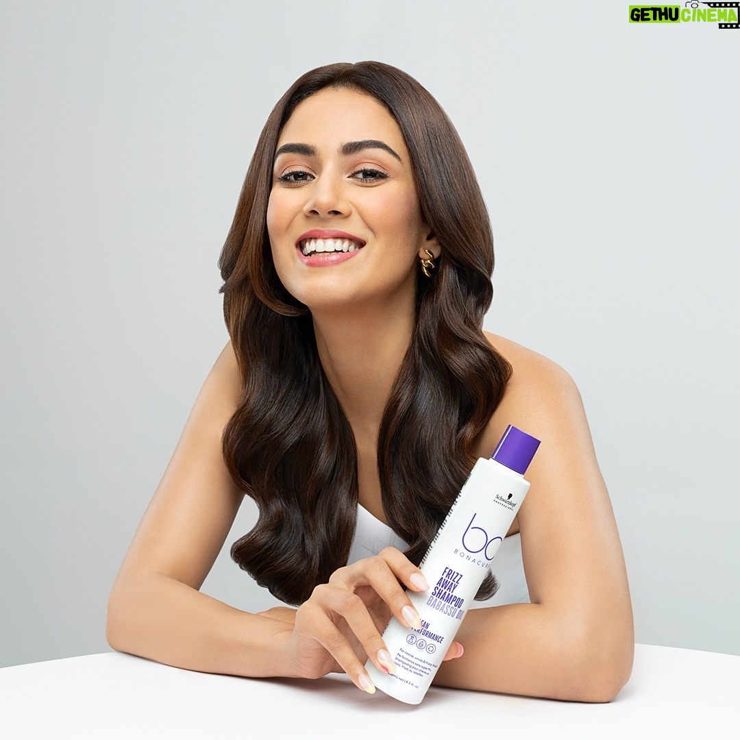 Mira Rajput Instagram - Want to know my secret for clean hair care? It lies with @schwarzkopfin ! π The advanced technology of the Bonacure care range by Schwarzkopf Professional, adds weightless nourishment by reducing residue buildup and fostering sustained hair health. Free from sulfate, parabens, and all nasties, this formula is enriched with the goodness of Babassu Oil that keeps the impact of dry weather and heat styling at bay, leaving my hair nourished and shiny with zero frizz and zero fuss. β€οΈ #SchwarzkopfProfessional #Schwarzkopf #Bonacure