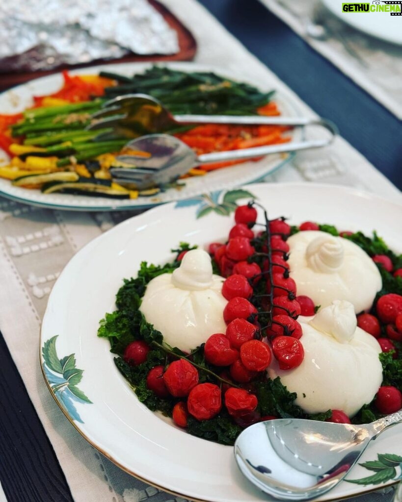 Mira Rajput Instagram - Buon appetito! 🍅