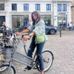 Mira Rajput Instagram - Main chali main chali 🚲