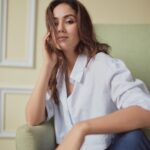 Mira Rajput Instagram - Borrowed a friend’s shirt.. genes are mine. 🤪