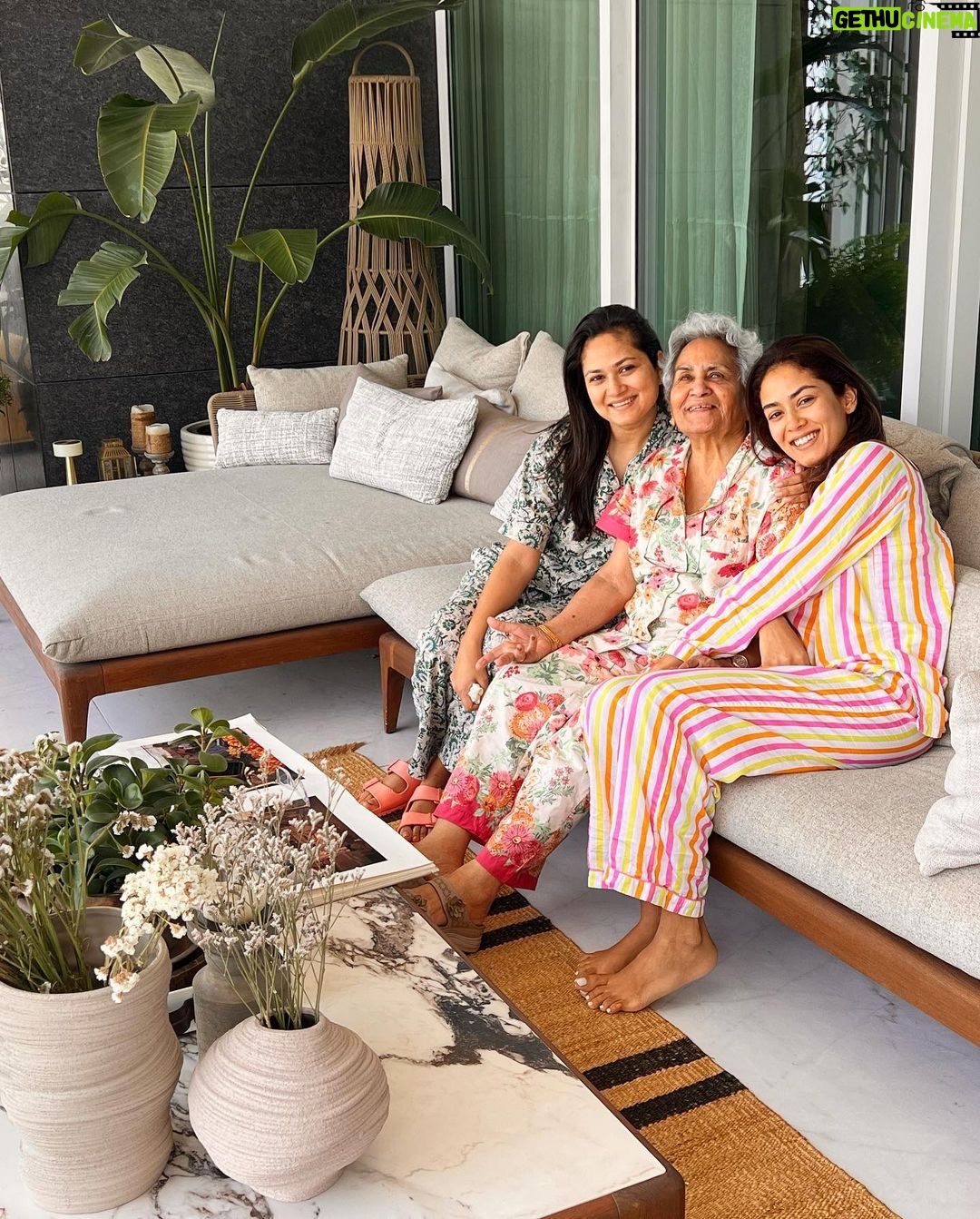 Mira Rajput Instagram - Girls Trip! My 86 year old Dadima came to Mumbai for the first time and us two sisters had the bestest girls trip with her! Lunching in pyjamas, Dadima discovering and loving Panki at Swati, customary Taj brunch and ending with the spectacular show at NMACC! I had goosebumps seeing the show again, but what melted my heart was seeing her enjoy it and feel totally enthralled with the experience. Having seen the birth of our nation herself, we talked about how she met Mahatma Gandhi as a young girl when he was on his journey through Srinagar during the freedom struggle. Late night chats and bingo afternoons with Masi @priyatulshan, and playing the piano as Dadima listened on, these were some of the most cherished days of my life. ❤️