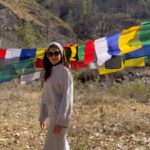 Mira Rajput Instagram - The Last Shangri La 🇧🇹 A truly magical & soulful trip to Bhutan.. untouched beauty, pure hearts and happiness in the air. It felt like travelling through another time, when it’s just about the simple things in life — and a wholehearted feeling of contentment. From 5 to 65, we all stopped by the stream to live the memories ❤️ A present day Kingdom run on the principles of happiness and moral upliftment of its people, each person’s reverence for their King & Queen comes from a place of love. And you can feel it in their smiles. The contagious love and warmth welcomed our whole family to Bhutan and we left with an even bigger one. Kadrin Cheyla 🫶🏻