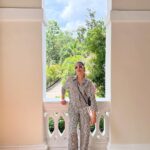 Mira Rajput Instagram - Looking like a Starbucks cup in a heritage Singaporean Black & White House
