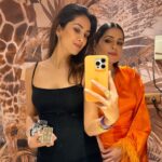 Mira Rajput Instagram - Bathroom besties x 🫶🏻