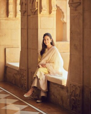 Mira Rajput Instagram - Haso, jiyo, muskurao..