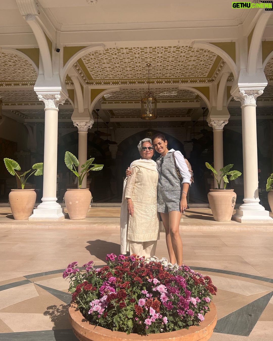Mira Rajput Instagram - Girls Trip! My 86 year old Dadima came to Mumbai for the first time and us two sisters had the bestest girls trip with her! Lunching in pyjamas, Dadima discovering and loving Panki at Swati, customary Taj brunch and ending with the spectacular show at NMACC! I had goosebumps seeing the show again, but what melted my heart was seeing her enjoy it and feel totally enthralled with the experience. Having seen the birth of our nation herself, we talked about how she met Mahatma Gandhi as a young girl when he was on his journey through Srinagar during the freedom struggle. Late night chats and bingo afternoons with Masi @priyatulshan, and playing the piano as Dadima listened on, these were some of the most cherished days of my life. ❤️