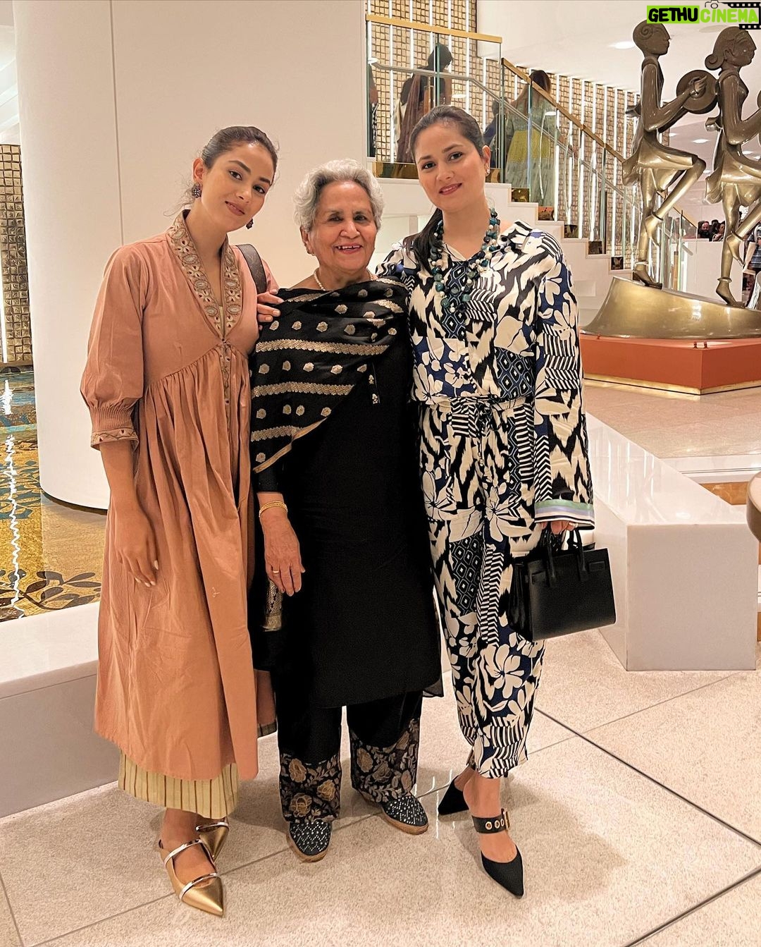 Mira Rajput Instagram - Girls Trip! My 86 year old Dadima came to Mumbai for the first time and us two sisters had the bestest girls trip with her! Lunching in pyjamas, Dadima discovering and loving Panki at Swati, customary Taj brunch and ending with the spectacular show at NMACC! I had goosebumps seeing the show again, but what melted my heart was seeing her enjoy it and feel totally enthralled with the experience. Having seen the birth of our nation herself, we talked about how she met Mahatma Gandhi as a young girl when he was on his journey through Srinagar during the freedom struggle. Late night chats and bingo afternoons with Masi @priyatulshan, and playing the piano as Dadima listened on, these were some of the most cherished days of my life. ❤️