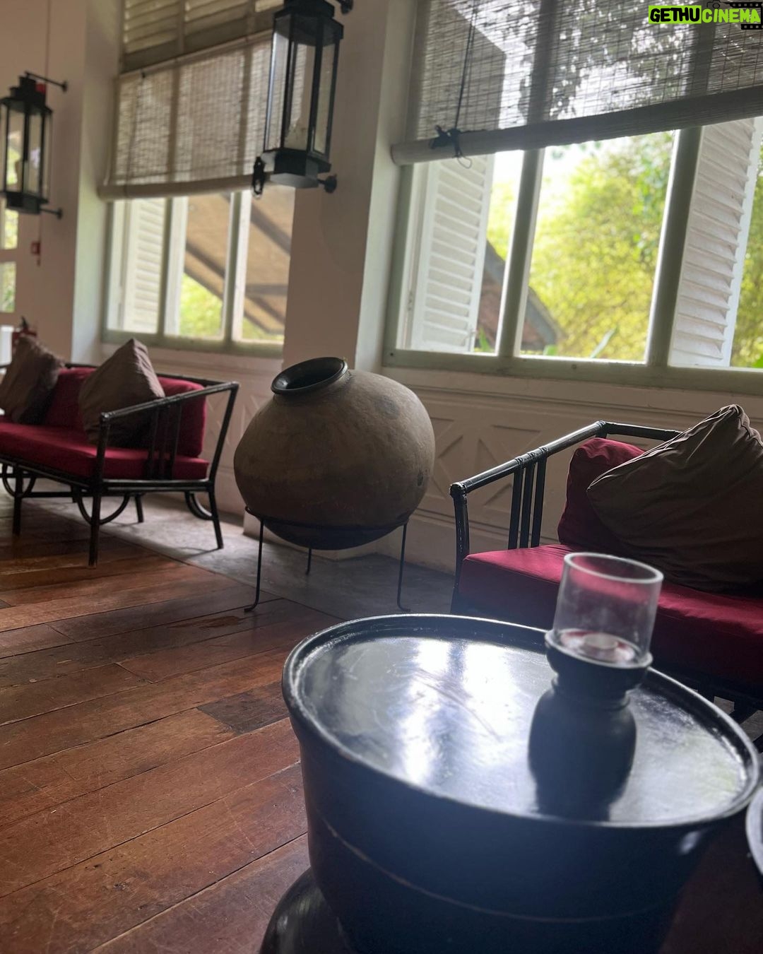 Mira Rajput Instagram - Looking like a Starbucks cup in a heritage Singaporean Black & White House
