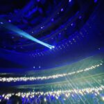 Mira Rajput Instagram - The one right on top of my bucket list ✔️ @bryanadams what a rockstar!!!! My sisters’ tapes playing in the background while I grew up, it almost feels like @bryanadams was the soundtrack of my childhood. The only music I remember. So even though it’s past my time, it’s from the past of my time. I sing the songs like they’re the beat in my bones. And before I knew it I became that die-hard fan. The energy, the vibe, the way the crowd sang before he could even start. And now that the times are changing.. look at everything that’s come and gone.. I couldn’t believe it, I still can’t believe it. I don’t think I ever will. Star Theatre Singapore