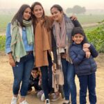 Mira Rajput Instagram - Biggest-tightest-birthday-squeeze for the bestest, kindest big sister! Friend, confidant, official committee head of all family committees, the masi who loves giving personalised gifts and most of all pure heart— It is impossible to love you back the way you love everyone around you; your kindness, thoughtfulness and selflessness can never be matched. You are the strength of our family and the one who keeps it warm! And when we all count our blessings we count you twice. Salud ! 😜 Now that it’s out of the way — Happy 40’s!!!