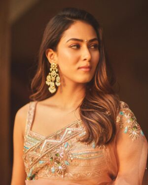 Mira Rajput Instagram - Jashn-e-bahaara 🪷

📸 @sheldon.santos