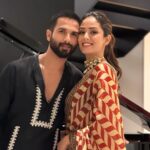 Mira Rajput Instagram - Ishq roshni di cheez hai ✨ Happy Diwali everyone.. may your lives be filled with love and The Light.