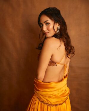 Mira Rajput Instagram - Ladoo peela