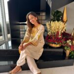Mira Rajput Instagram - Happy Dhanteras! Lord Dhanvantari, according to Hindu traditions, emerged during Samudra Manthana, holding a pot full of amrita (a nectar bestowing immortality) in one hand and the sacred text about Ayurveda in the other hand. Celebrating the magic & wisdom of Ayurveda and wishing you all good health in abundance 💛