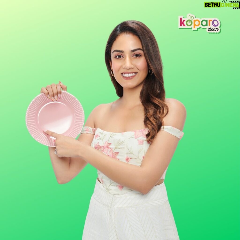 Mira Rajput Instagram - Say goodbye to those sneaky, harmful ingredients lurking in your kitchen cleaners with Koparo’s plant-powered goodness! ✅ Coconut based cleaners safe for 👪🏽 ✅ Salts cut tough grease ✅ No artificial colours added 🌱 Make the switch to @koparo.clean , and live your cleanest, happiest life, one dish at a time!