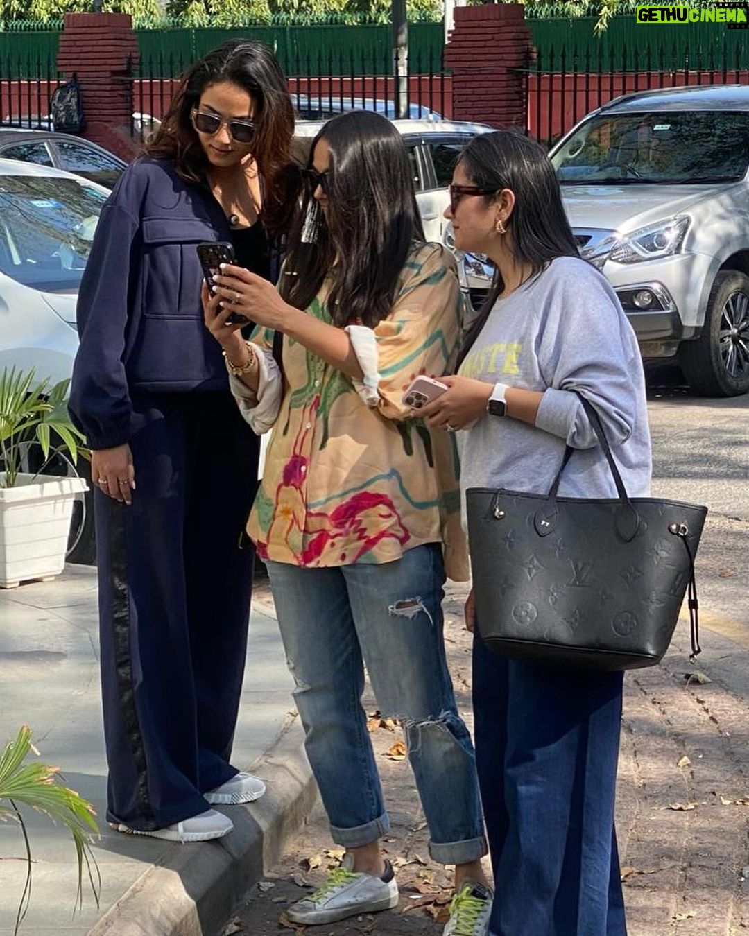 Mira Rajput Instagram - Yoohoo hi family 🤩
