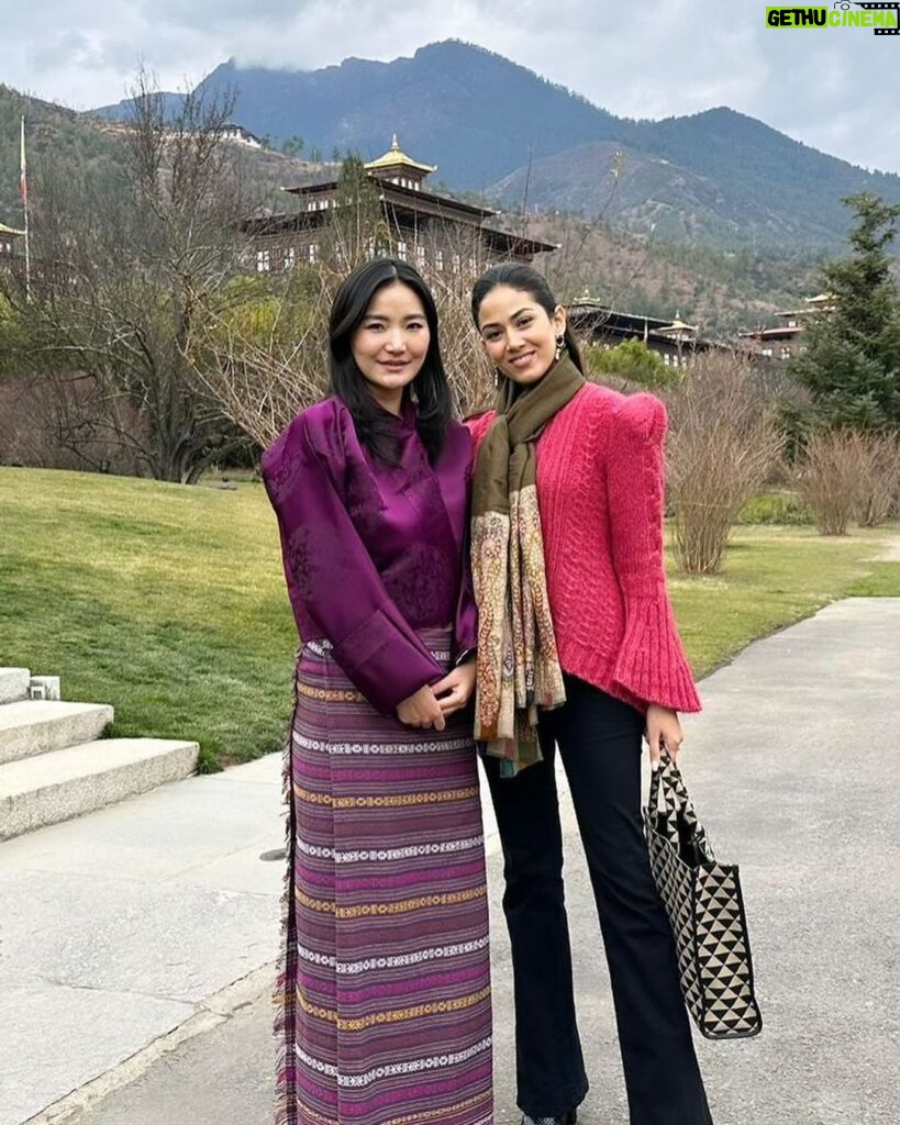 Mira Rajput Instagram - Bhutan : The People’s Kingdom. So grateful to have met His Majesty The King @kingjigmekhesar and Her Majesty The Gyaltsuen of Bhutan and spent time on many occasions during our stay.. Their warmth, humility and generosity envelopes one into the comfort of chatting and interacting candidly. Yet their pride for the country,their people & its heritage reminds one of their innate regality.