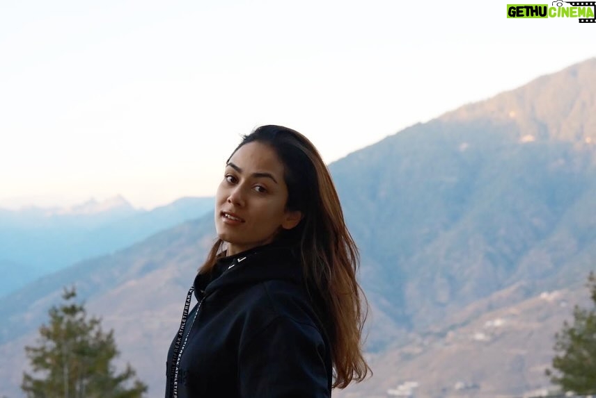 Mira Rajput Instagram - Taking off to 2024. Better & Brighter, Be - yourself, real & happy! So while we leave behind the baggage that slows us down, let’s never forget to check-in the one package we should load in kilos.. fun! Have fun guys. Life is too short to be serious ❣️ Happy New Year ✨🫶🏻♥️ Six Senses Bhutan
