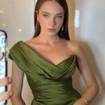 Miray Daner Instagram - 🤍🍸 Styling: @rutkayozis Makeup : @aynnur Hair : @enginaktashair_ 👗: @zuleyhakuru 💎: @baguette_jewellery