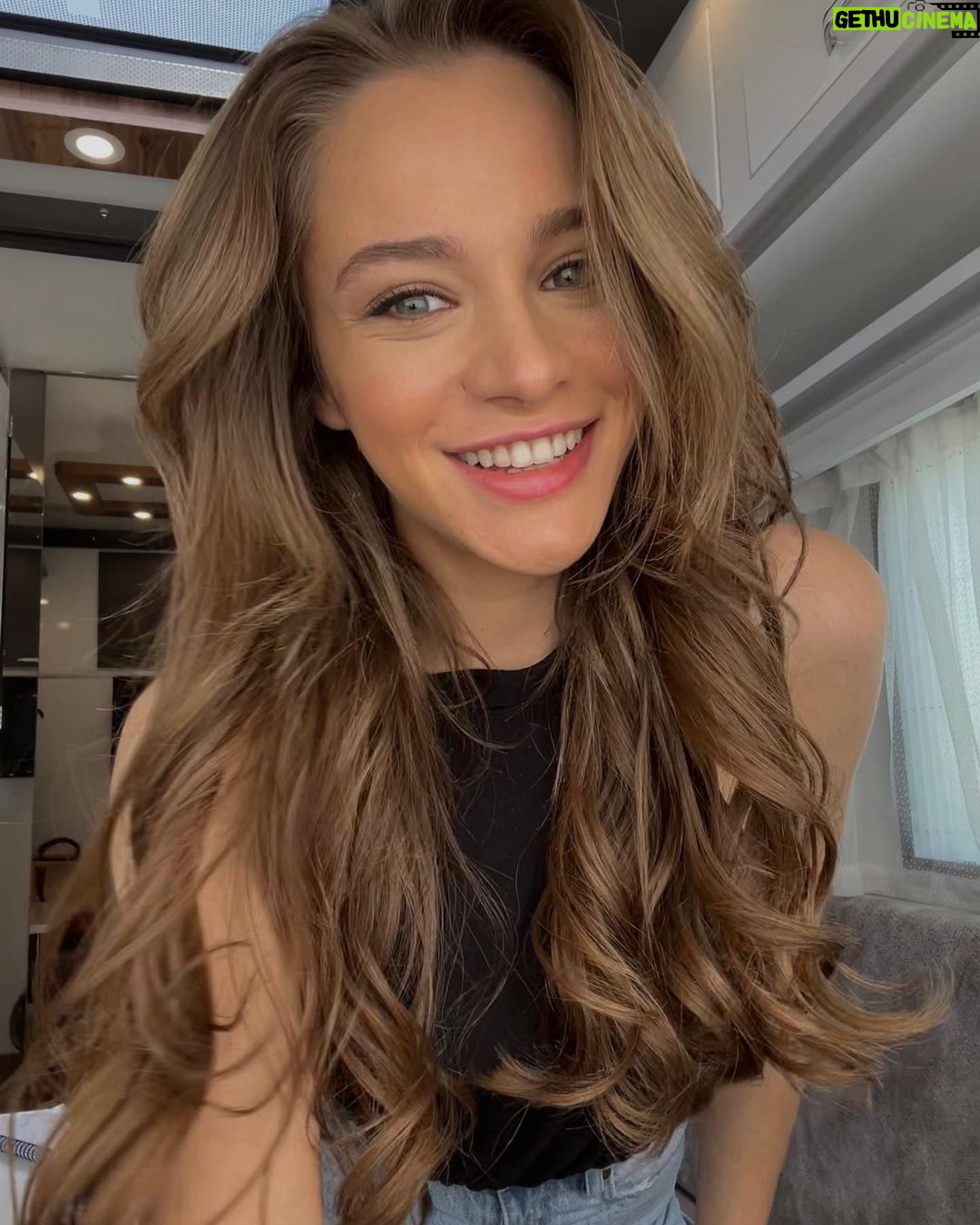 Miray Daner Instagram - Biraz pozitif bırakıp kaçıyorum 👋🏼