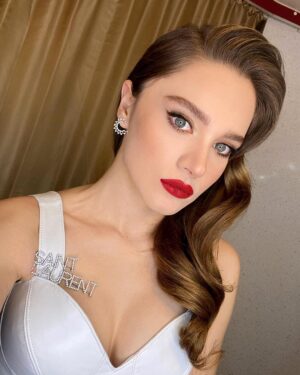 Miray Daner Instagram - Sağlıkla,umutla gel 2021!✨Herkese mutlu yıllar dilerim♥️