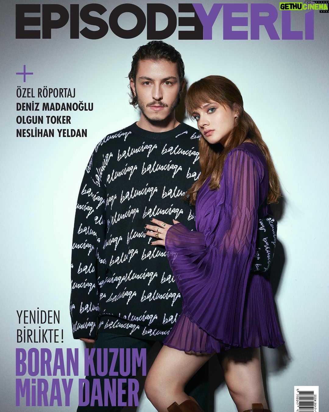 Miray Daner Instagram - @episodedergi ‘nin Kasım-Aralık sayısının kapağına,sevgili @borankuzum ile birlikte konuk olduk.Tüm ekibe teşekkür ederiz. Fotoğraf: @ozanbalta Röportaj: @strangehobby Styling: @porteristanbul @yasemineke Makyaj: @ugurkiral Saç: @ibrahim.junior Styling Asistanları: Merve Güreş , Özge Ekici Özel Teşekkür : @simgebirben 🤍