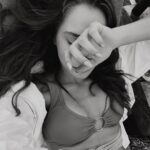 Miray Daner Instagram – Bu geç kalınmış bir yaza veda postudur 🐚🖤