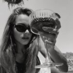Miray Daner Instagram – Bu geç kalınmış bir yaza veda postudur 🐚🖤
