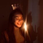 Miray Daner Instagram - Hayatıma bir şekilde dokunan herkes iyi ki var. Yeni yaşımda bu kez hepimiz için üfledim mumu. Aileme ve desteğini her zaman arkamda hissettiğim sizlere çok teşekkür ederim. Güzellikler bizimle olsun ! ✨