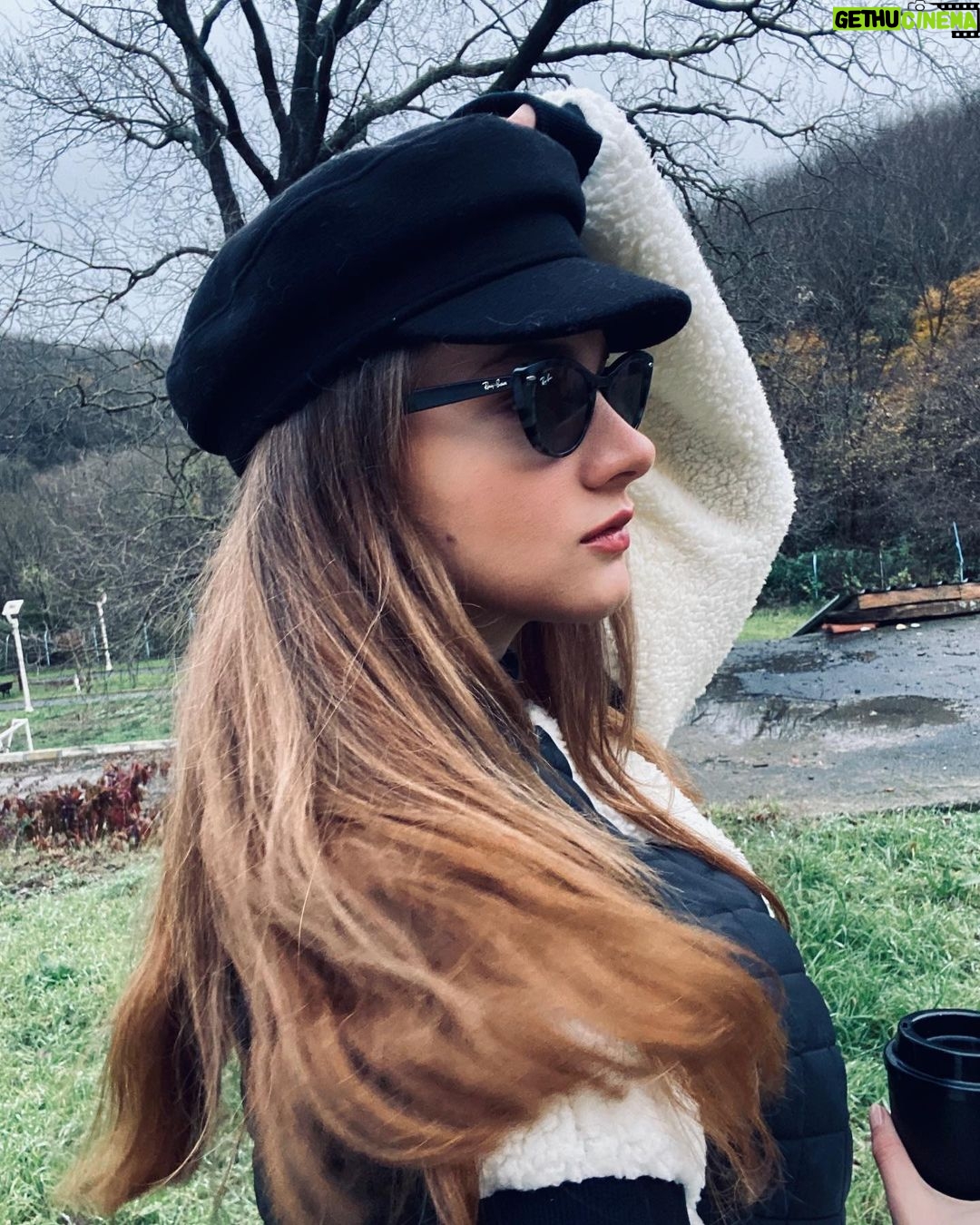 Miray Daner Instagram - Nasıl çıkartacağım hakkında bir kılavuz talep ediyorum 🤩 @pipeck_